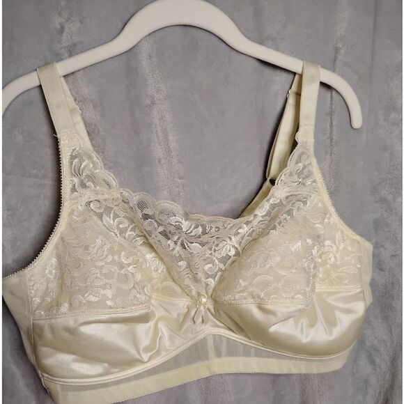 Mastectomy Bra One Of Many Different Styles - Picture 1 of 3